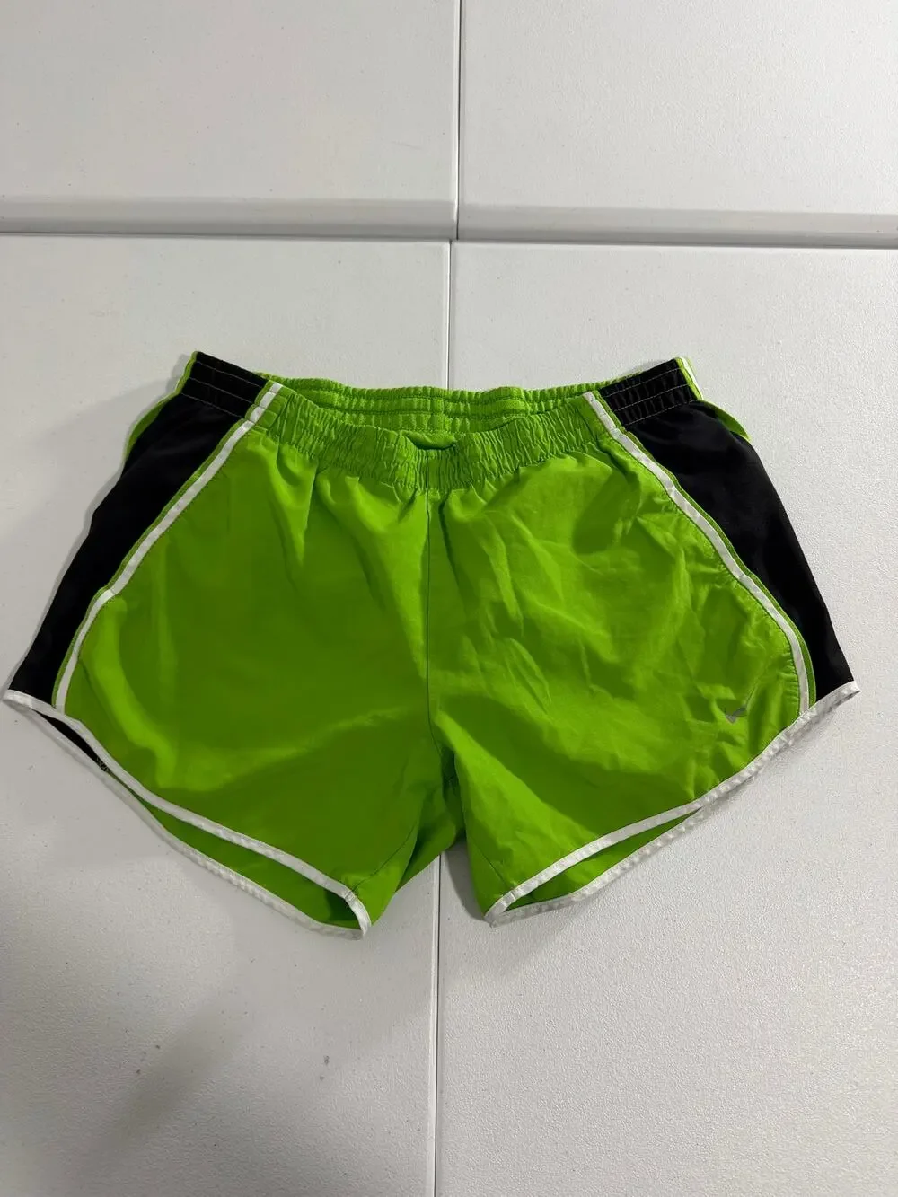 Nike Dri-Fit Women’s Sz S Green Black Running Shorts Tempo Style Lined